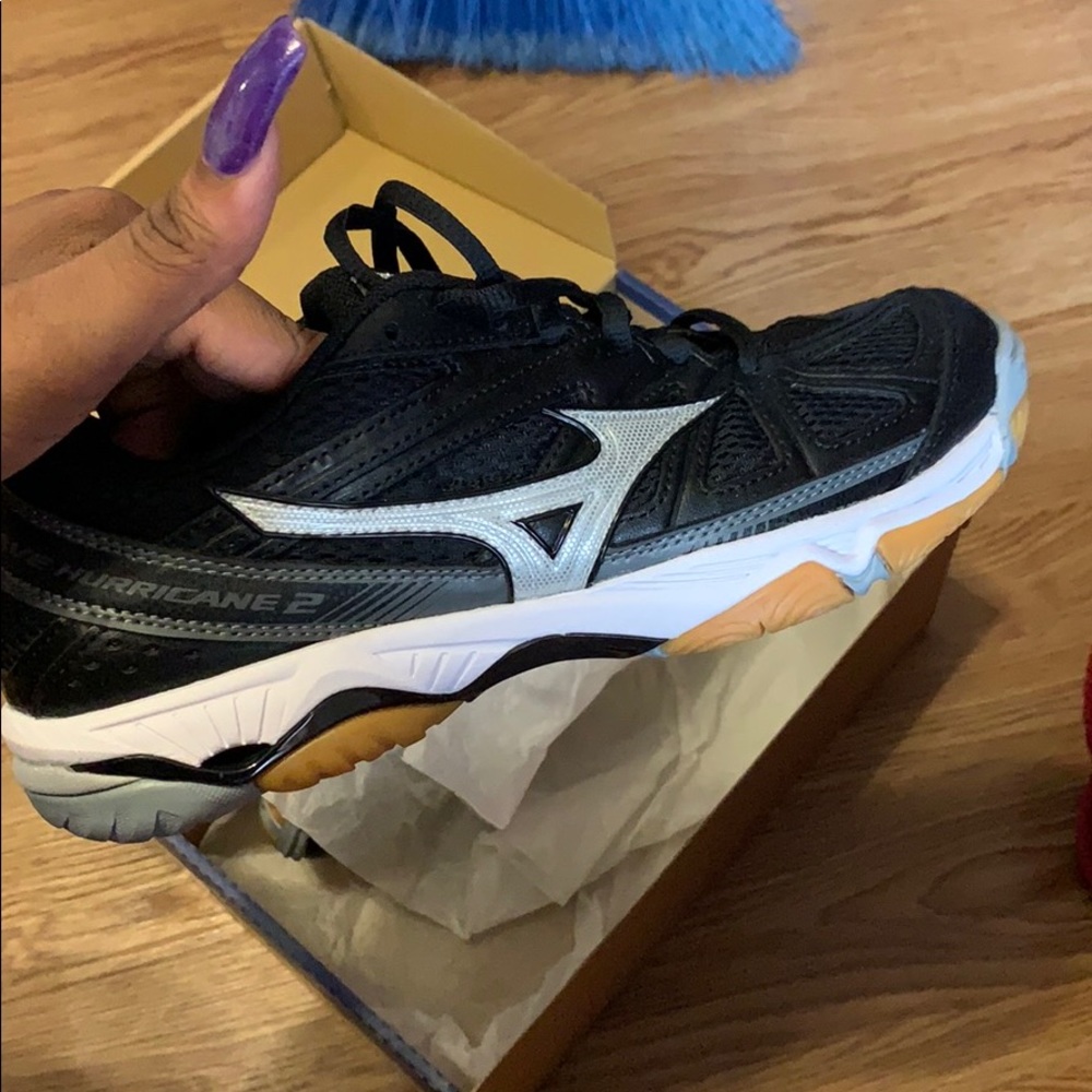 Mizuno women’s volleyball shoes